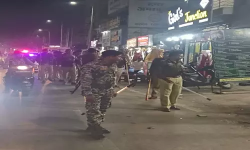 रायपुर पुलिस की विजिबल पेट्रोलिंग तेज, वरिष्ठ पुलिस अधीक्षक ने खुद लिया जायजा रायपुर पुलिस की विजिबल पेट्रोलिंग तेज, वरिष्ठ पुलिस अधीक्षक ने खुद लिया जायजा