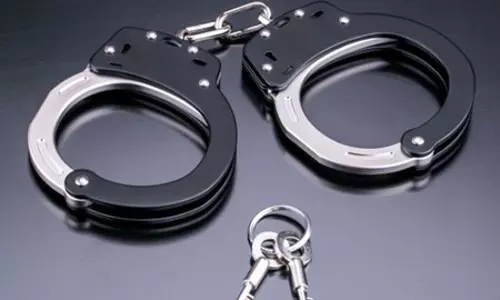 किराए के मकान से चल रहा देह व्यापार, छापेमारी में 6 गिरफ्तार किराए के मकान से चल रहा देह व्यापार, छापेमारी में 6 गिरफ्तार
