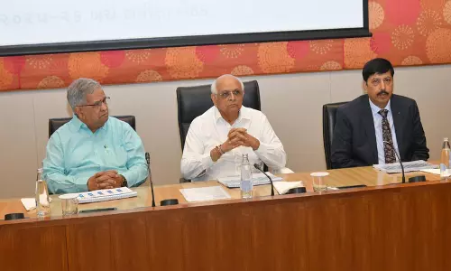 गुजरात CM ने बजट समीक्षा में गुणवत्ता और योजना पर जोर दिया