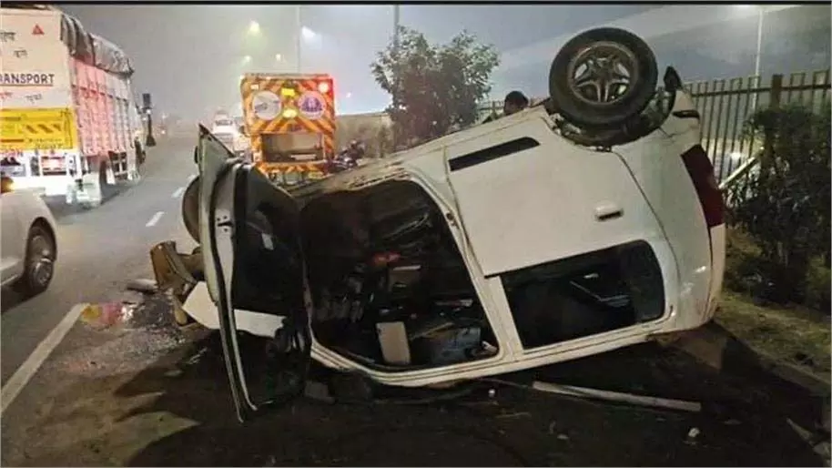 Jalandhar:नेशनल हाईवे पर दर्दनाक हादसा, तेज रफ्तार कार पलटी, मचा हड़कंप Jalandhar:नेशनल हाईवे पर दर्दनाक हादसा, तेज रफ्तार कार पलटी, मचा हड़कंप