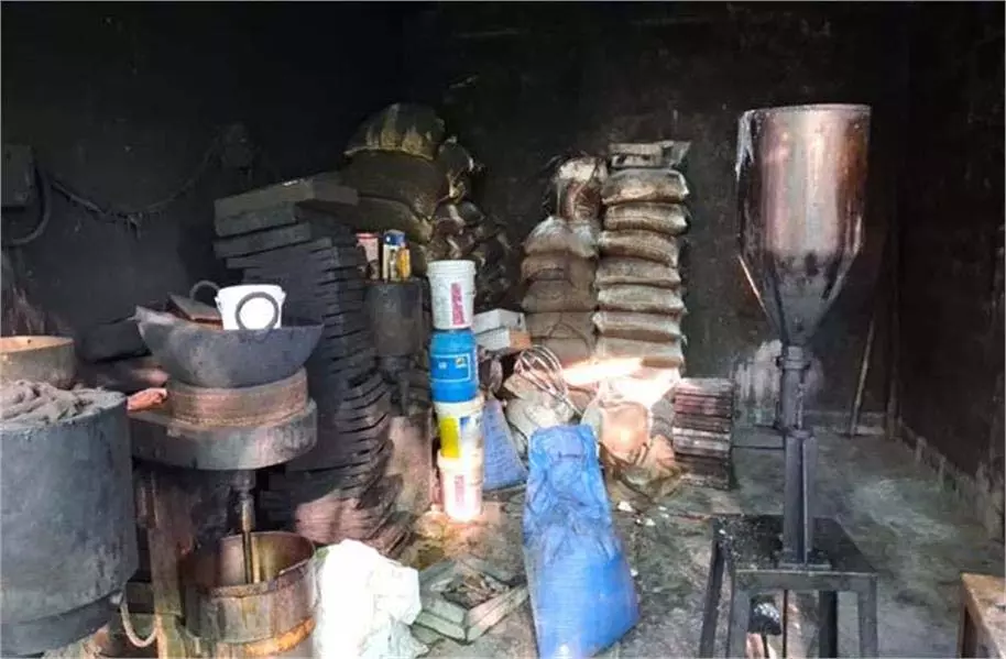Himachal: बेकरी फैक्टरी में लगी भीषण आग, 10 लाख रुपए का नुक्सान Himachal: बेकरी फैक्टरी में लगी भीषण आग, 10 लाख रुपए का नुक्सान