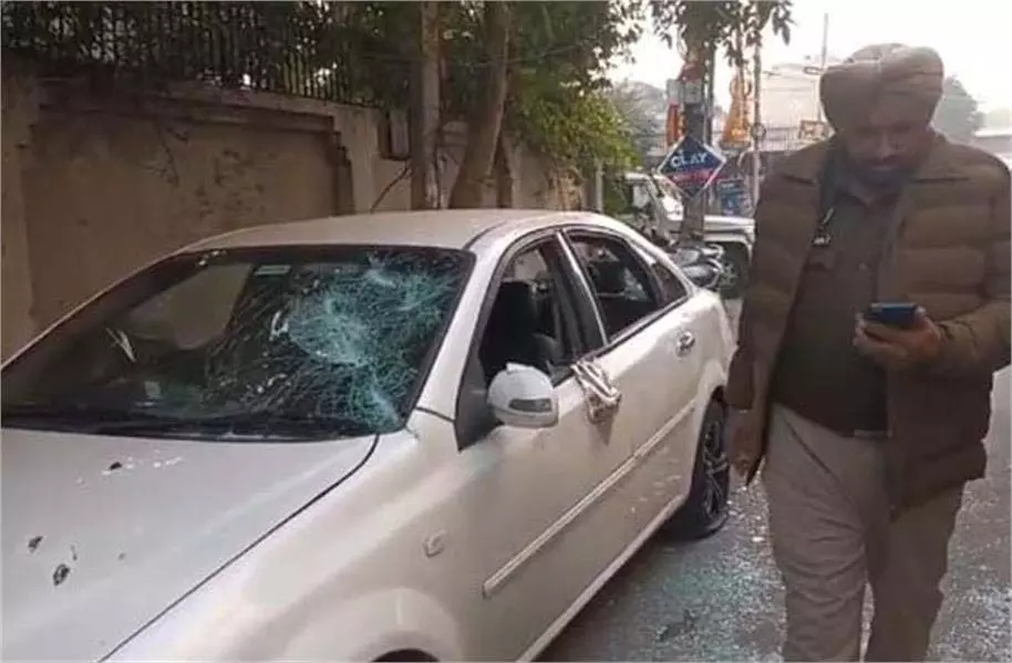 Ludhiana:कोर्ट कॉम्पलेक्स के बाहर जबरदस्त हंगामा,इलाके में दहशत Ludhiana:कोर्ट कॉम्पलेक्स के बाहर जबरदस्त हंगामा,इलाके में दहशत