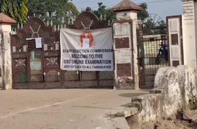 Jammu Kashmir: परीक्षा केंद्र के पास कंट्रोल रूम,पुलिस रेड से अफरा-तफरी Jammu Kashmir: परीक्षा केंद्र के पास कंट्रोल रूम,पुलिस रेड से अफरा-तफरी