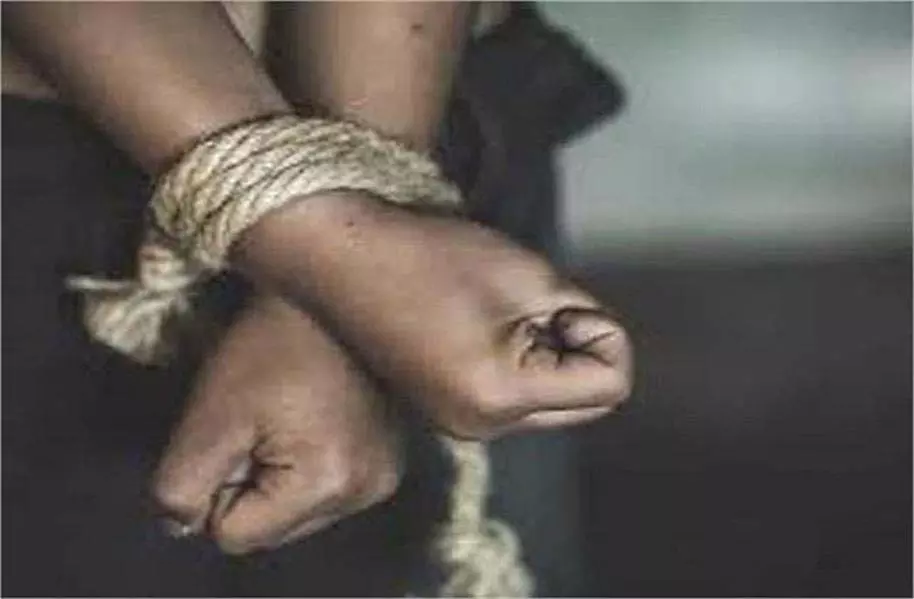 Jharkhand: RPF ने हटिया स्टेशन पर मानव तस्करी की कोशिश को किया नाकाम Jharkhand: RPF ने हटिया स्टेशन पर मानव तस्करी की कोशिश को किया नाकाम