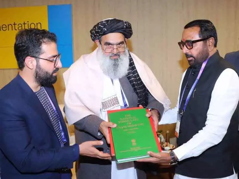 India and Afghanistan ने पारंपरिक चिकित्सा में सहयोग को मजबूत करने के लिए चर्चा की India and Afghanistan ने पारंपरिक चिकित्सा में सहयोग को मजबूत करने के लिए चर्चा की