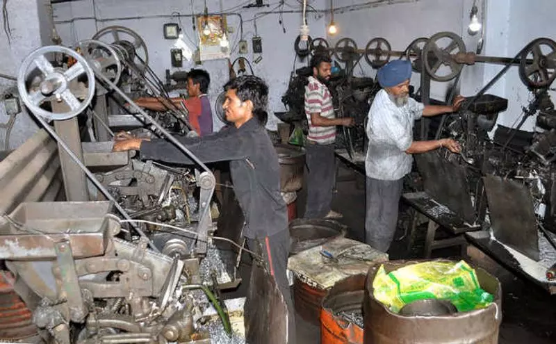 Haryana में 5 सालों में फैक्ट्रियों की संख्या 1,446 कम हुई पंजाब में संख्या स्थिर रही Haryana में 5 सालों में फैक्ट्रियों की संख्या 1,446 कम हुई पंजाब में संख्या स्थिर रही