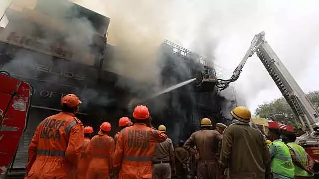 DELHI आग से जुड़ी कॉल में 14% गिरावट, मरने वालों की संख्या में कमी DELHI आग से जुड़ी कॉल में 14% गिरावट, मरने वालों की संख्या में कमी