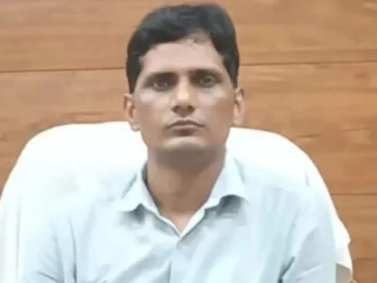 Baliya: बलिया बीएसए ने लेखाकार पर कार्रवाई की Baliya: बलिया बीएसए ने लेखाकार पर कार्रवाई की