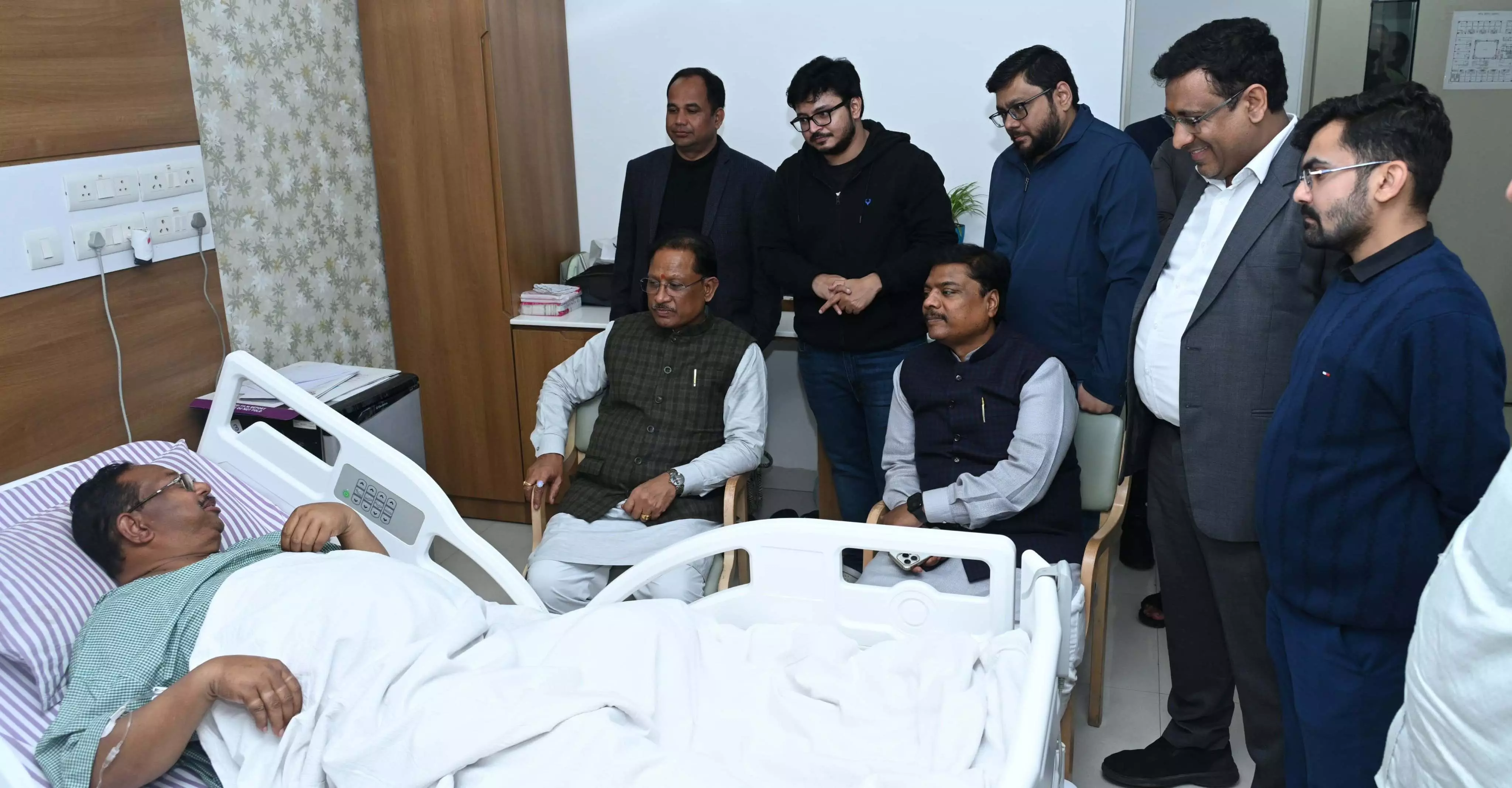 मुख्यमंत्री विष्णुदेव साय ने अस्पताल जाकर विधायक प्रबोध मिंज का कुशलक्षेम जाना मुख्यमंत्री विष्णुदेव साय ने अस्पताल जाकर विधायक प्रबोध मिंज का कुशलक्षेम जाना
