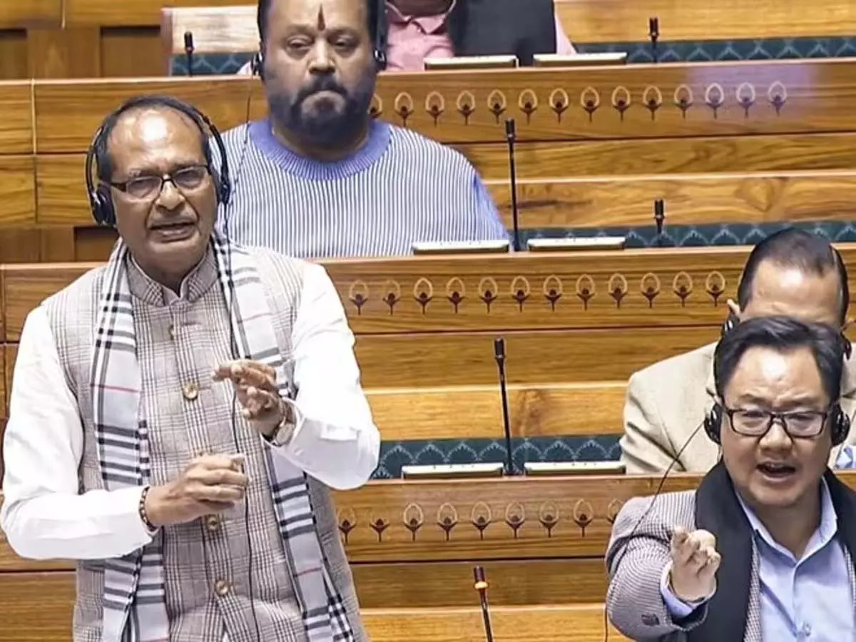 भारी विरोध के बीच जी राम जी बिल पारित, सदन में फाड़ी गई विधेयक की कॉपी भारी विरोध के बीच जी राम जी बिल पारित, सदन में फाड़ी गई विधेयक की कॉपी
