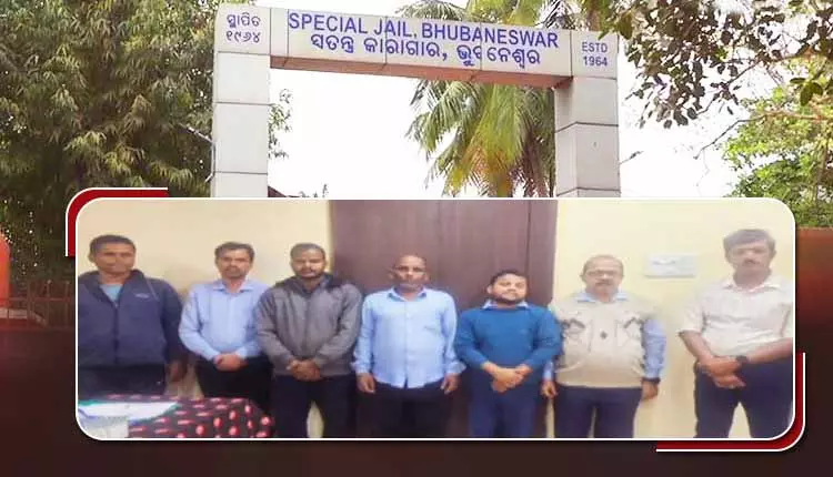 KISS छात्र हत्याकांड, जमानत याचिका खारिज होने के बाद एडिशनल CEO समेत 8 लोगों को झारपाड़ा जेल भेजा KISS छात्र हत्याकांड, जमानत याचिका खारिज होने के बाद एडिशनल CEO समेत 8 लोगों को झारपाड़ा जेल भेजा
