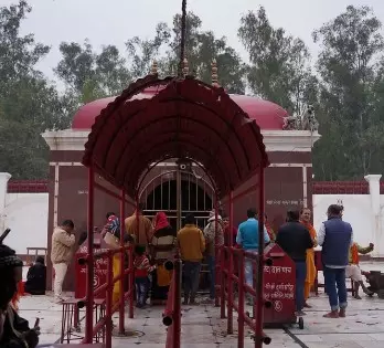 Bihar: गोपालगंज के थावे दुर्गा मंदिर में बड़ी चोरी, सोने-चांदी के गहने गायब Bihar: गोपालगंज के थावे दुर्गा मंदिर में बड़ी चोरी, सोने-चांदी के गहने गायब
