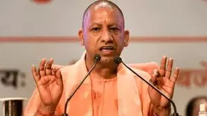 Lucknow: 25 मौतों के बाद प्रशासन सख्त, सीएम योगी ने लिया संज्ञान Lucknow: 25 मौतों के बाद प्रशासन सख्त, सीएम योगी ने लिया संज्ञान