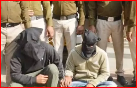 जब नकली पुलिस का सामना हुआ असली पुलिस से...गिरोह के बारे में बड़ा खुलासा जब नकली पुलिस का सामना हुआ असली पुलिस से...गिरोह के बारे में बड़ा खुलासा