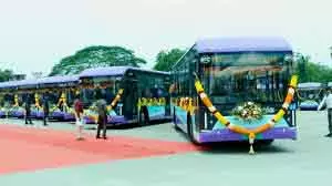 स्टालिन ने Chennai के लिए 600 और इलेक्ट्रिक बसों की घोषणा की। स्टालिन ने Chennai के लिए 600 और इलेक्ट्रिक बसों की घोषणा की।