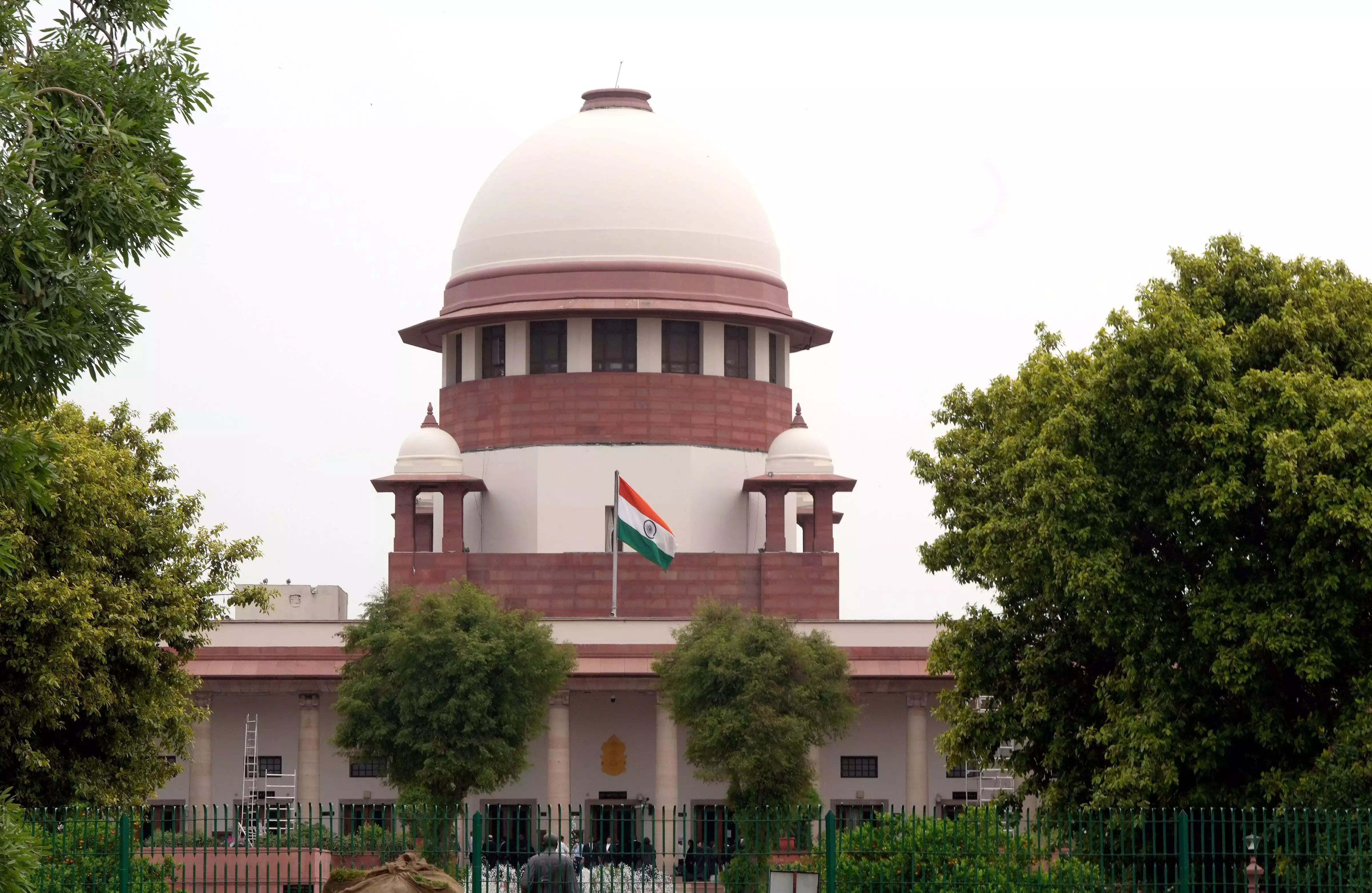Telangana : SC ने शमशाबाद ज़मीन पर HC के स्टे को हटाने से इनकार कर दिया Telangana : SC ने शमशाबाद ज़मीन पर HC के स्टे को हटाने से इनकार कर दिया