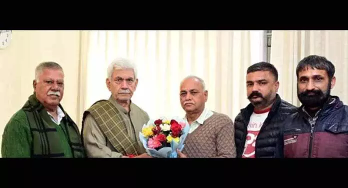 JAMMU: प्रतिनिधिमंडल ने एलजी से मुलाकात की JAMMU: प्रतिनिधिमंडल ने एलजी से मुलाकात की