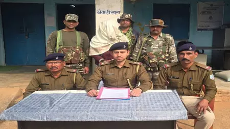 कारोबारी पर अंधाधुंध फायरिंग मामले का खुलासा, शूटर गिरफ्तार, तीन लाख की दी गई सुपारी कारोबारी पर अंधाधुंध फायरिंग मामले का खुलासा, शूटर गिरफ्तार, तीन लाख की दी गई सुपारी