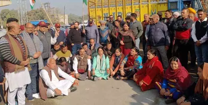 जम्मू संभाग में SMVD संघर्ष समिति द्वारा बड़े पैमाने पर विरोध प्रदर्शन किए गए जम्मू संभाग में SMVD संघर्ष समिति द्वारा बड़े पैमाने पर विरोध प्रदर्शन किए गए