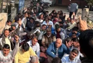 Bhiwani: ऑनलाइन ट्रांसफर नीति के खिलाफ बिजली कर्मियों की पहल Bhiwani: ऑनलाइन ट्रांसफर नीति के खिलाफ बिजली कर्मियों की पहल