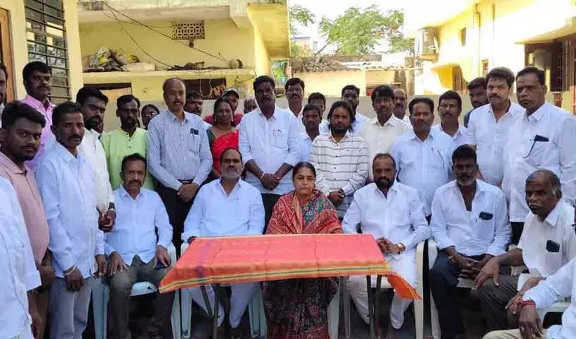 नरसपुर निर्वाचन क्षेत्र में कांग्रेस के लिए मुश्किलें: MLA सुनीता लक्ष्मा रेड्डी नरसपुर निर्वाचन क्षेत्र में कांग्रेस के लिए मुश्किलें: MLA सुनीता लक्ष्मा रेड्डी