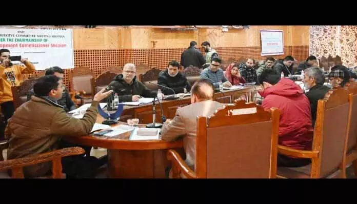 डीसी शोपियां ने DLRC/DCC बैठक की अध्यक्षता की डीसी शोपियां ने DLRC/DCC बैठक की अध्यक्षता की