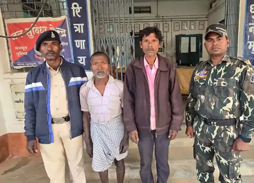 टोनही प्रताड़ना मामला: दो फरार बैगा गिरफ्तार, 10 आरोपी जेल में टोनही प्रताड़ना मामला: दो फरार बैगा गिरफ्तार, 10 आरोपी जेल में