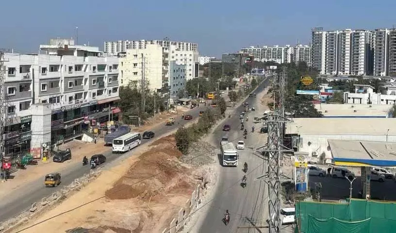 Hyderabad: बाचुपल्ली-आउटर रिंग रोड फ्लाईओवर के धीमे काम से यात्रियों को परेशानी हो रही Hyderabad: बाचुपल्ली-आउटर रिंग रोड फ्लाईओवर के धीमे काम से यात्रियों को परेशानी हो रही