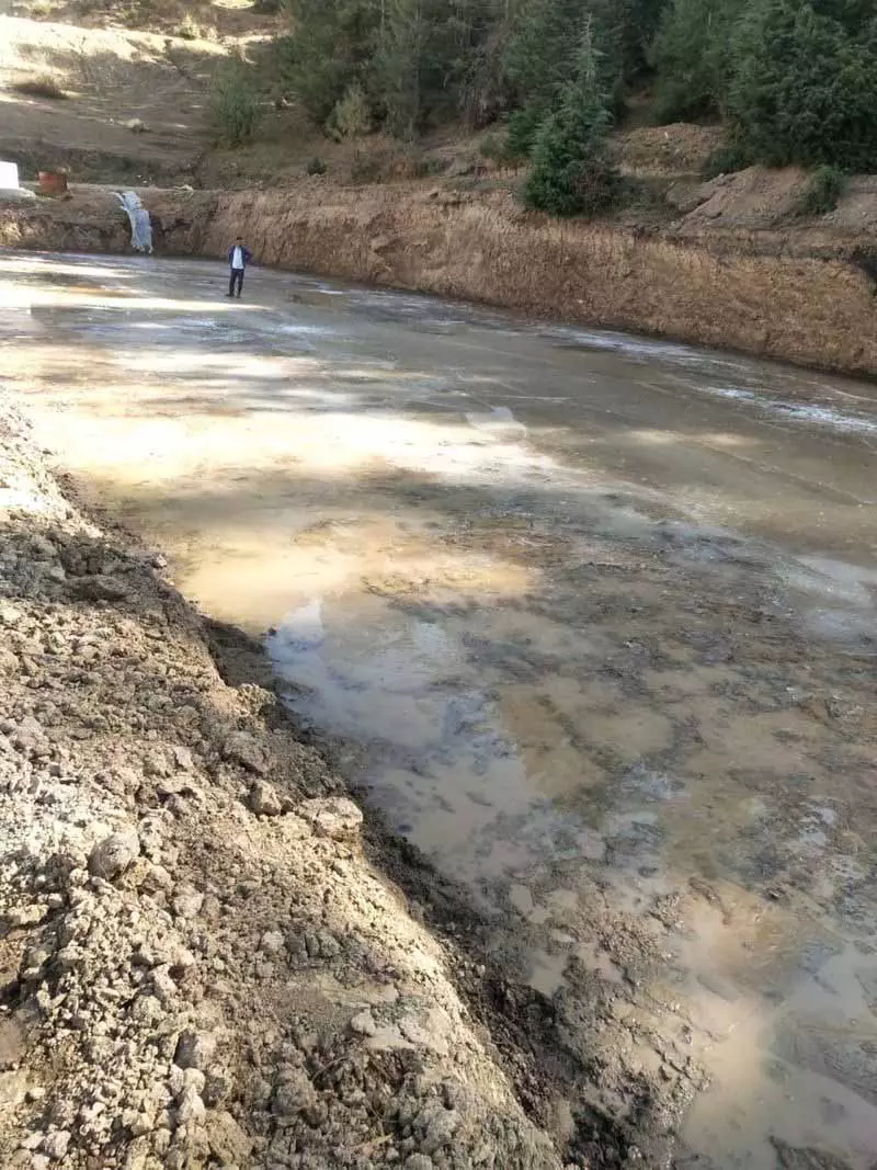 ऊपरी Shimla में मैदानों, तालाबों को आइस-स्केटिंग रिंक में बदला जा रहा है ऊपरी Shimla में मैदानों, तालाबों को आइस-स्केटिंग रिंक में बदला जा रहा है