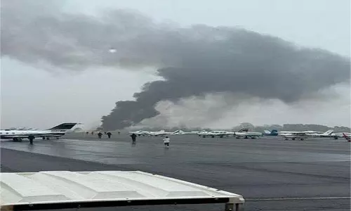 US Plane Crash: लैंडिंग के दौरान क्रैश हुआ Business Jet, पूरा परिवार खत्म US Plane Crash: लैंडिंग के दौरान क्रैश हुआ Business Jet, पूरा परिवार खत्म