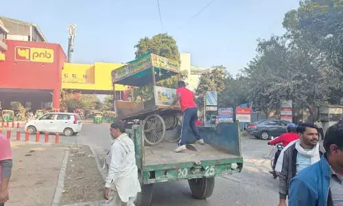 Gurugram अथॉरिटी ने एमजी रोड पर अतिक्रमण के खिलाफ कार्रवाई की।
