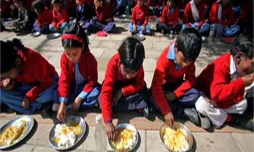 Punjab: स्कूलों में Mid Day Meal को लेकर सख्त निर्देश Punjab: स्कूलों में Mid Day Meal को लेकर सख्त निर्देश
