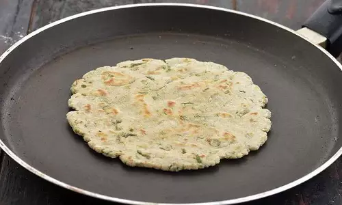 Jowar Pyaj ki Roti:    इस आसान रेसिपी से करें तैयार ज्वार प्याज की रोटी
