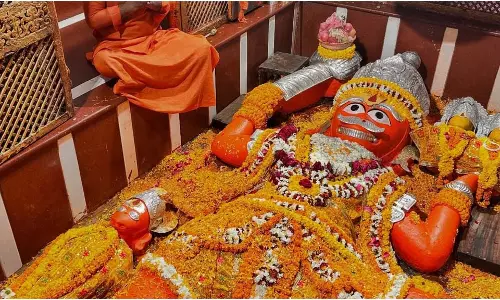New Year Mantras: हनुमान जी के इन शक्तिशाली मंत्रों का करें जाप, खुशियों से भरा रहेगा नया साल New Year Mantras: हनुमान जी के इन शक्तिशाली मंत्रों का करें जाप, खुशियों से भरा रहेगा नया साल