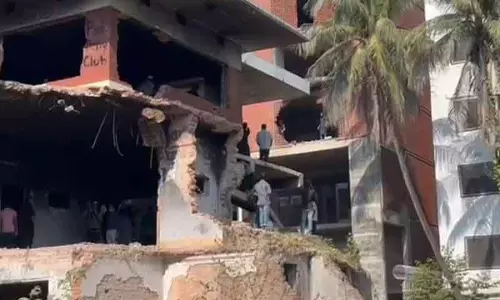 ढाका में विरोध जारी, शेख मुजीब के घर में तोड़फोड़