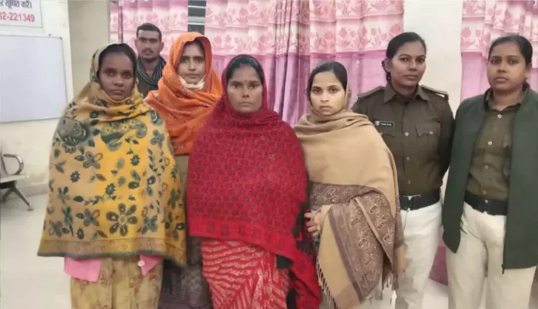 Bihar: महिला और सहयोगी गिरफ्तार, पोते बेचने का मामला Bihar: महिला और सहयोगी गिरफ्तार, पोते बेचने का मामला