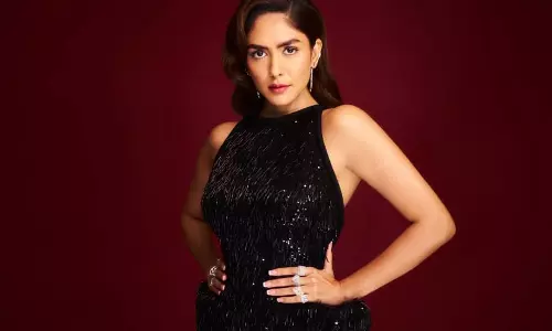 Mrunal Thakur : ‘डकैत’ मेरी पहली फिल्म है जो दो भाषाओं में शूट हुई Mrunal Thakur : ‘डकैत’ मेरी पहली फिल्म है जो दो भाषाओं में शूट हुई