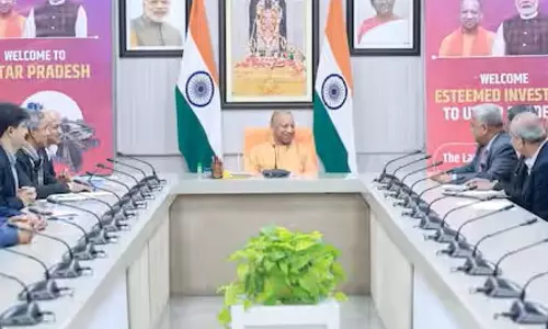 Lucknow: योगी आदित्यनाथ से उद्योग जगत के प्रतिनिधियों की बातचीत