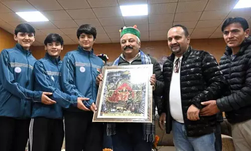 Himachal: वॉलीबॉल टूर्नामेंट में प्रदर्शन के लिए तीन महिला एथलीटों को सम्मानित किया गया