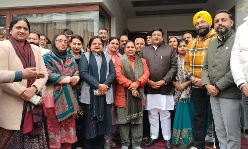 Haryana : मेयर ने नगर निकाय मंत्री से कहा, 1996 में बनी 74 कॉलोनियों को रेगुलर किया Haryana : मेयर ने नगर निकाय मंत्री से कहा, 1996 में बनी 74 कॉलोनियों को रेगुलर किया