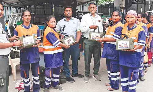 Chennai: मुफ्त भोजन योजना में लॉजिस्टिक्स की वजह से दिक्कतें आ रही हैं Chennai: मुफ्त भोजन योजना में लॉजिस्टिक्स की वजह से दिक्कतें आ रही हैं
