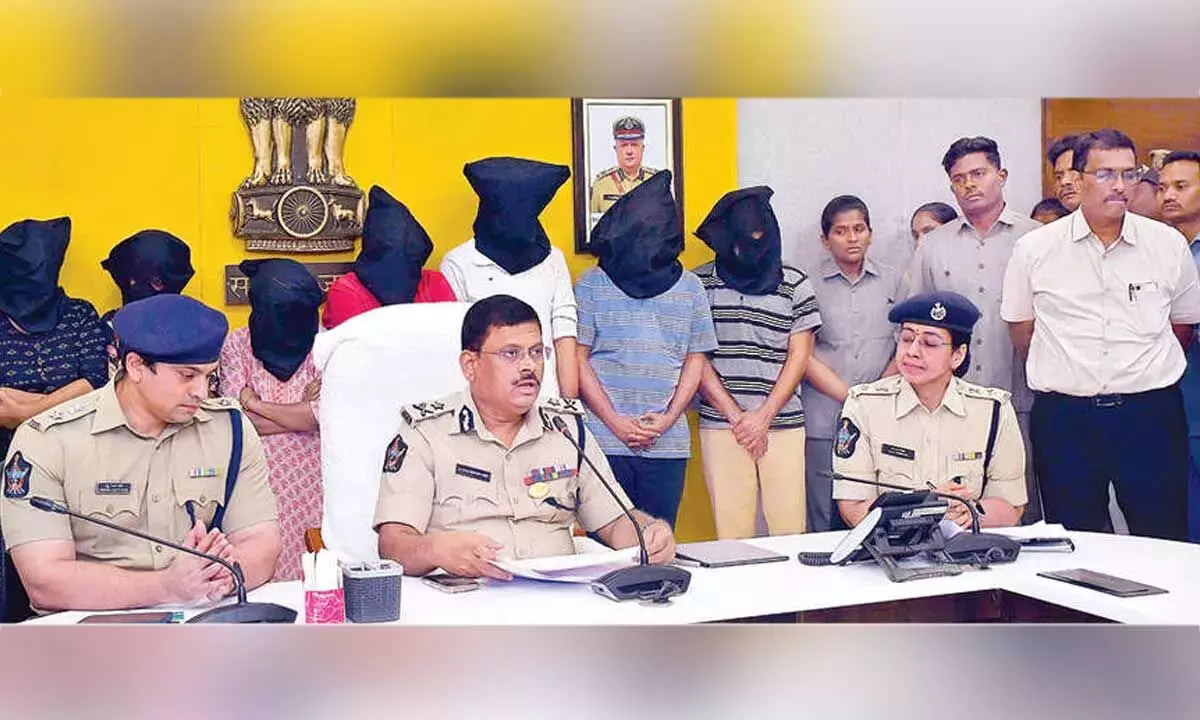 Andhra: बच्चों की तस्करी रैकेट का भंडाफोड़ Andhra: बच्चों की तस्करी रैकेट का भंडाफोड़