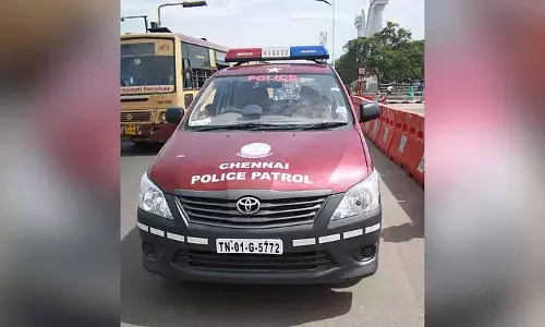 Chennai police ने बोलने और सुनने में अक्षम महिला को उसके परिवार से मिलाया Chennai police ने बोलने और सुनने में अक्षम महिला को उसके परिवार से मिलाया