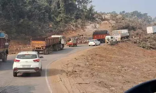 Bangiriposi NH-49 के काम के लिए ट्रैफिक पर पाबंदियां लगाई गईं। Bangiriposi NH-49 के काम के लिए ट्रैफिक पर पाबंदियां लगाई गईं।