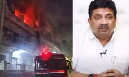 PTR, कलेक्टर ने मदुरै में आग से प्रभावित LIC बिल्डिंग का निरीक्षण किया PTR, कलेक्टर ने मदुरै में आग से प्रभावित LIC बिल्डिंग का निरीक्षण किया
