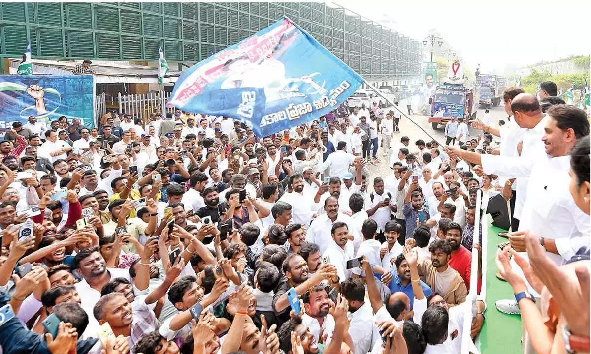 Jagan ने PPP मेडिकल कॉलेज चलाने वालों को जेल की धमकी दी Jagan ने PPP मेडिकल कॉलेज चलाने वालों को जेल की धमकी दी
