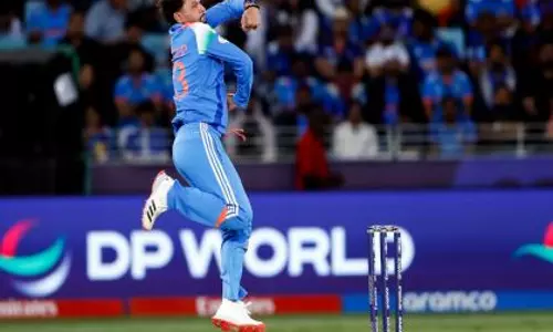Kuldeep यादव को लियोनेल मेस्सी से मिली साइन की हुई अर्जेंटीना जर्सी Kuldeep यादव को लियोनेल मेस्सी से मिली साइन की हुई अर्जेंटीना जर्सी
