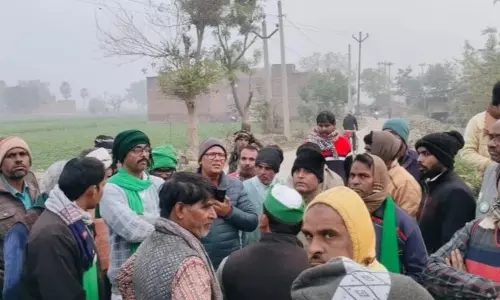 Farrukhabad: किसानों की समस्याओं के लिए भाकियू ने ज्ञापन दिया Farrukhabad: किसानों की समस्याओं के लिए भाकियू ने ज्ञापन दिया