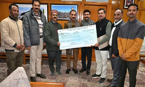 धामी ने ओंकारेश्वर मंदिर दर्शन का आमंत्रण दिया धामी ने ओंकारेश्वर मंदिर दर्शन का आमंत्रण दिया