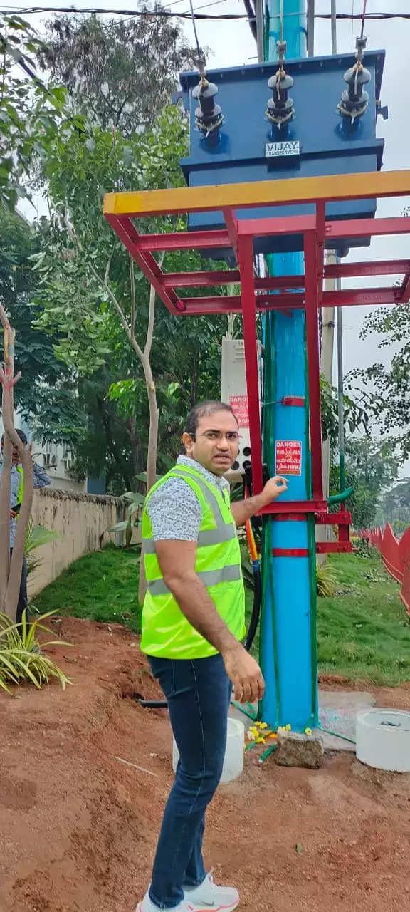 TGSPDCL ने हैदराबाद में एडवांस्ड पोल-माउंटेड डिस्ट्रीब्यूशन ट्रांसफार्मर सिस्टम लगाया TGSPDCL ने हैदराबाद में एडवांस्ड पोल-माउंटेड डिस्ट्रीब्यूशन ट्रांसफार्मर सिस्टम लगाया